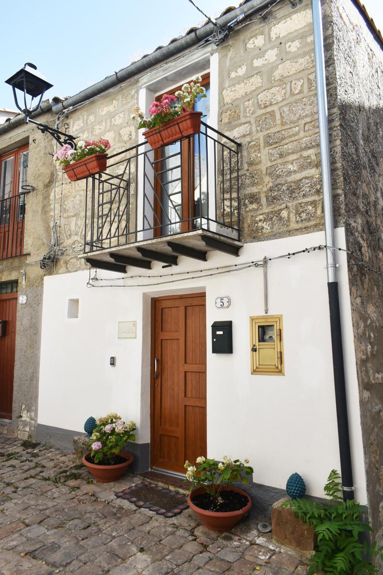 Casa Vacanze La Dimora Di Santa Barbara Петралия-Сопрана Экстерьер фото